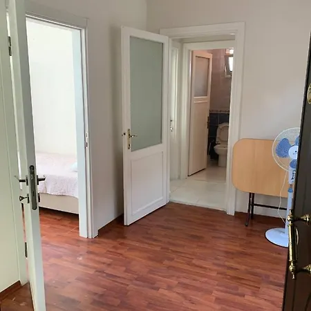 Bed In Living For Rent In Fatih,istanbul *