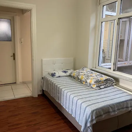 Bed In Living For Rent In Fatih,istanbul Δωμάτια σε οικογενειακή κατοικία Κωνσταντινούπολη